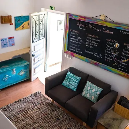 Mr Ziggy's Surfhouse לינה וארוחת בוקר קוסטה דה קפאריקה