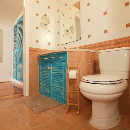 فندق مبيت وإفطار Mr Ziggy's Surfhouse 2*